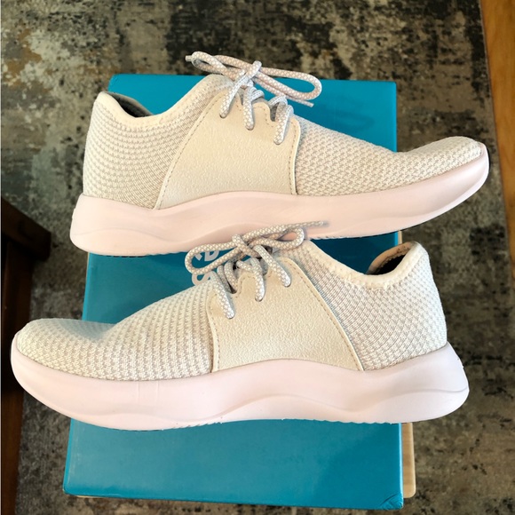 VESSI Everyday Sneaker - Picture 3 of 6